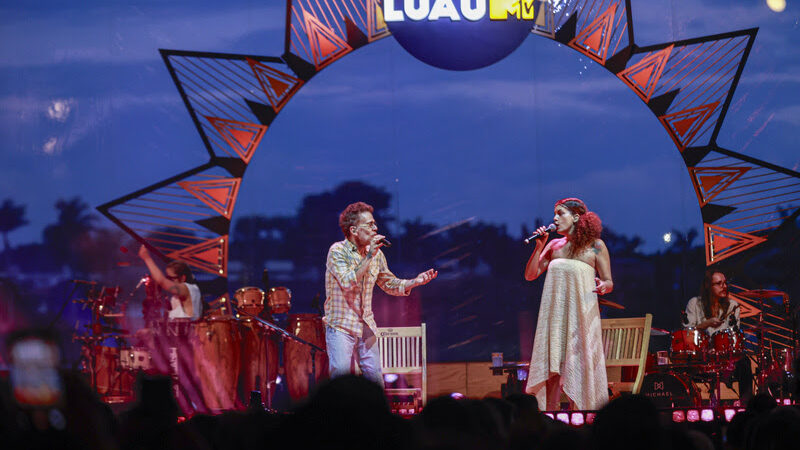 Fãs e familiares prestigiam turnê Corona Luau MTV em homenagem a Cássia Eller em Brasília