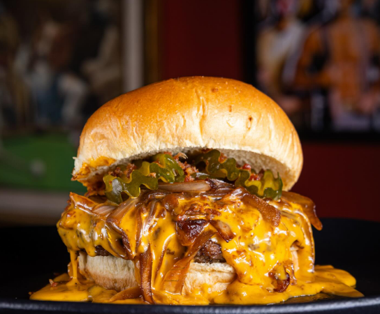 Cão Véio Alphaville aposta em bebidas fora do óbvio no verão