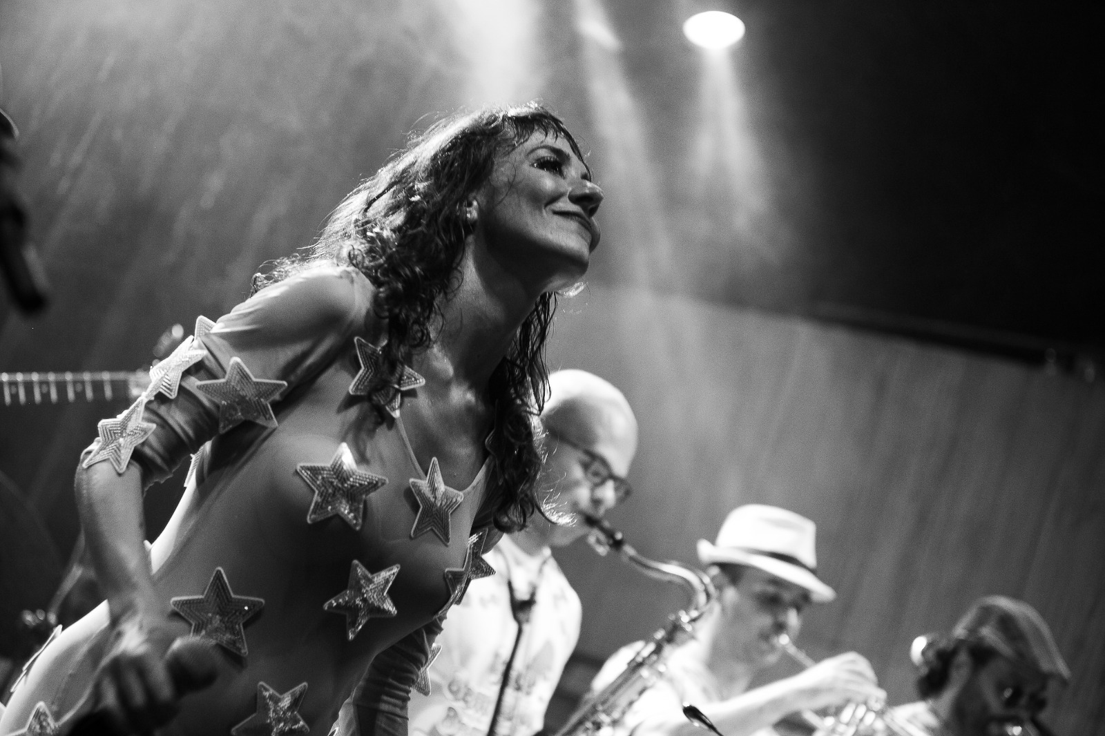 Cortejo do Coisas da Rita homenageia Elza Soares