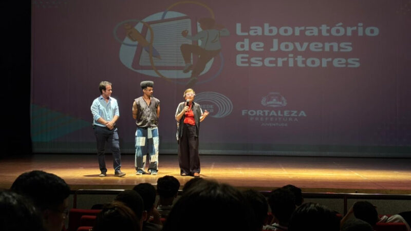 Laboratório forma jovens escritores em Fortaleza