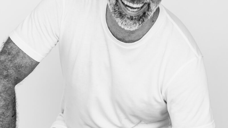 Celso Tádhei estreia na ficção e vira finalista do Jabuti