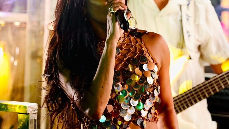 Lucy Alves se apresenta para milhares de pessoas no Carnaval 2026