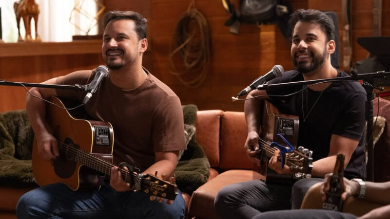 Clayton & Romário estreiam em Coração Acelerado