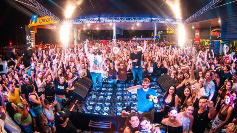 Fiduma & Jeca reúnem 5 mil em show surpresa