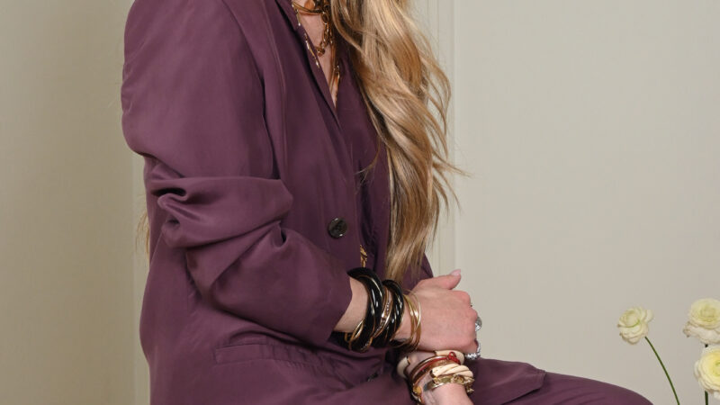 Lançamento internacional reúne coletânea e marca participação de Maria Klien como coautora