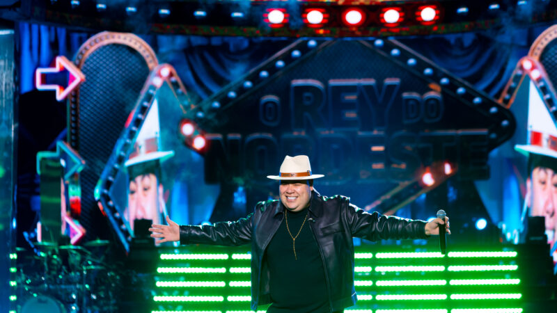 Rey Vaqueiro consagra título de “O Rey do Nordeste” e canta para mais de 10 mil pessoas em Recife