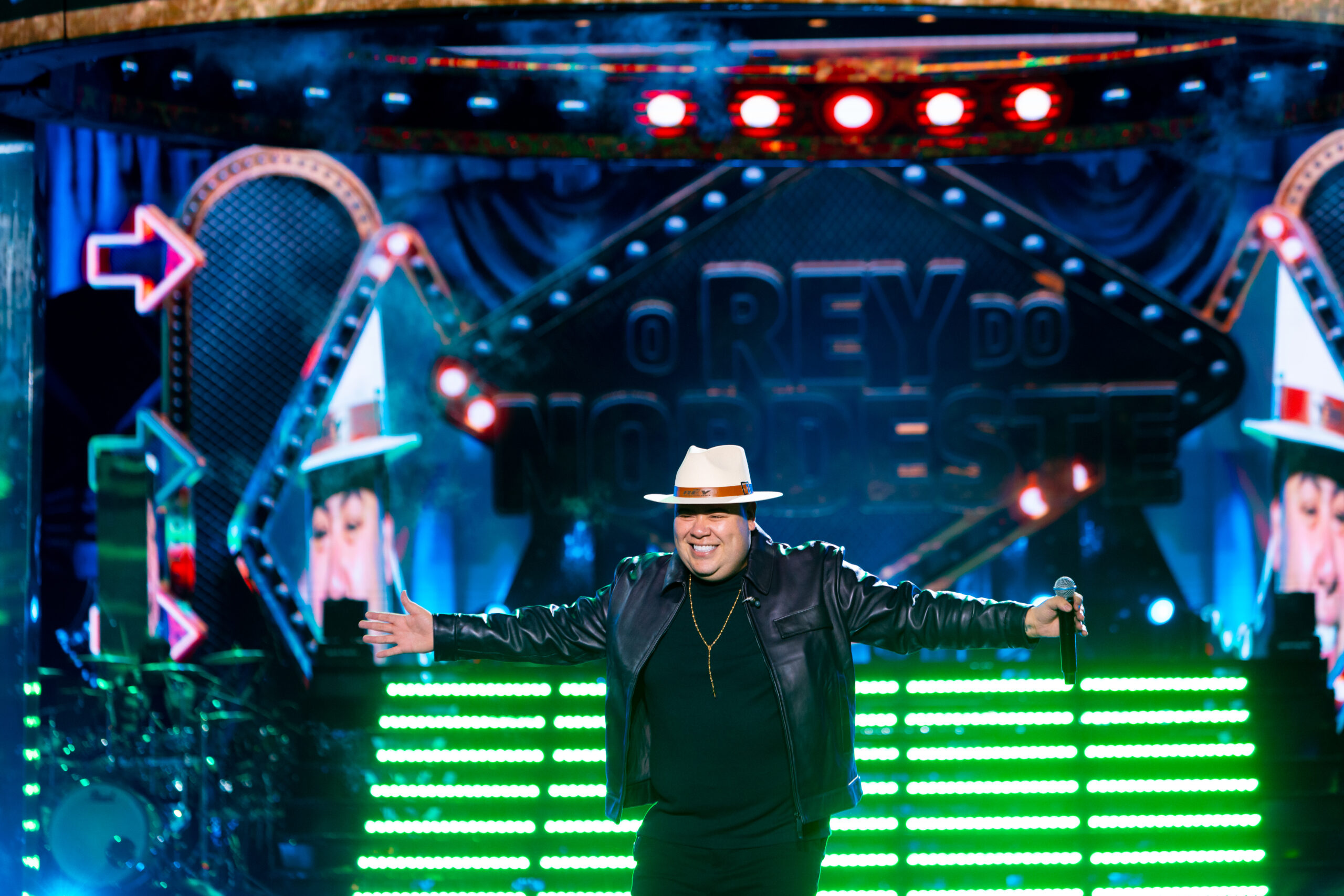 Rey Vaqueiro consagra título de “O Rey do Nordeste” e canta para mais de 10 mil pessoas em Recife