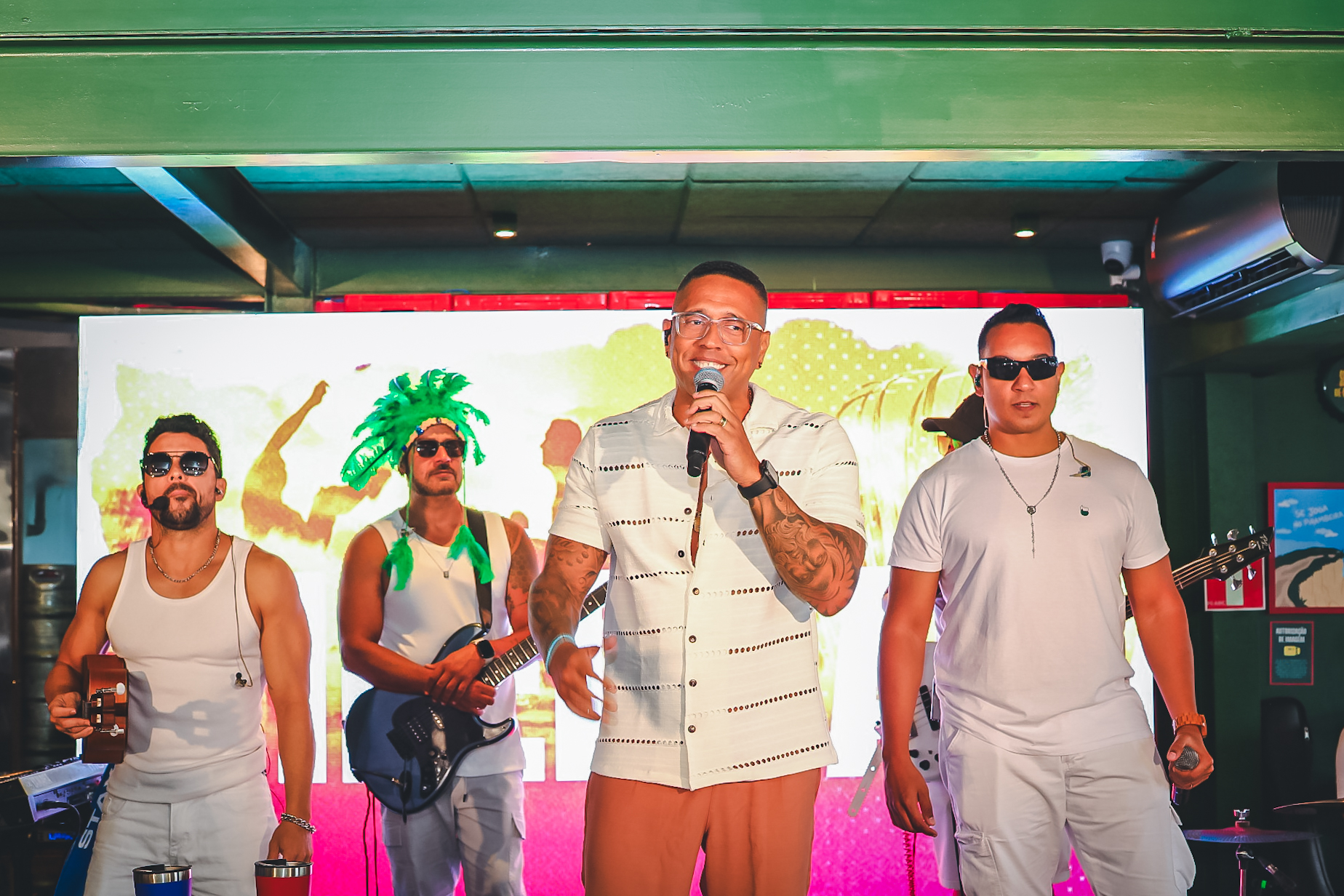 Os Sungas anunciam retorno com Linnoy em coletiva emocionante em Salvador