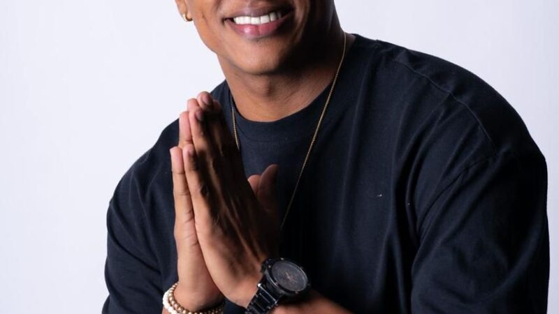 Compositor de “Marquinha de Fitinha”, Kaike Mendes estreia carreira solo