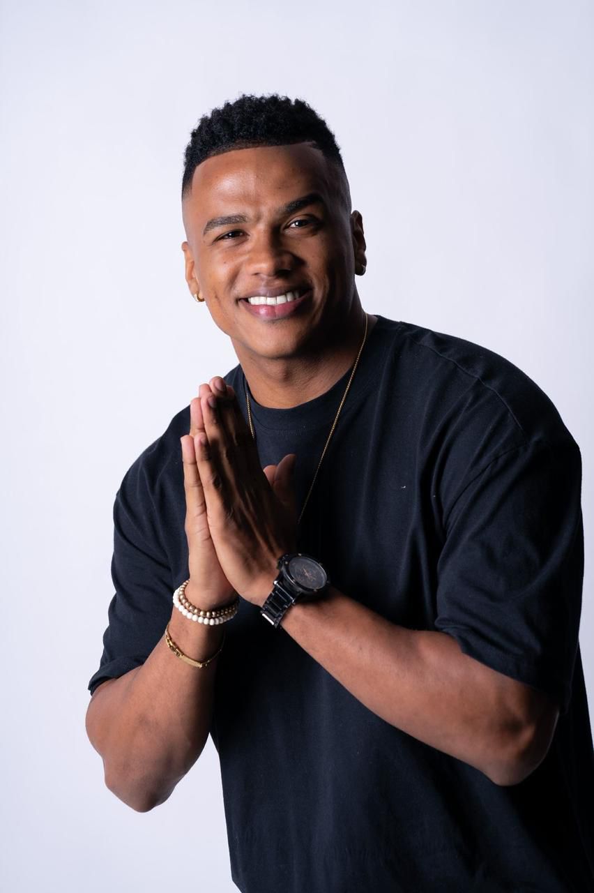 Compositor de “Marquinha de Fitinha”, Kaike Mendes estreia carreira solo