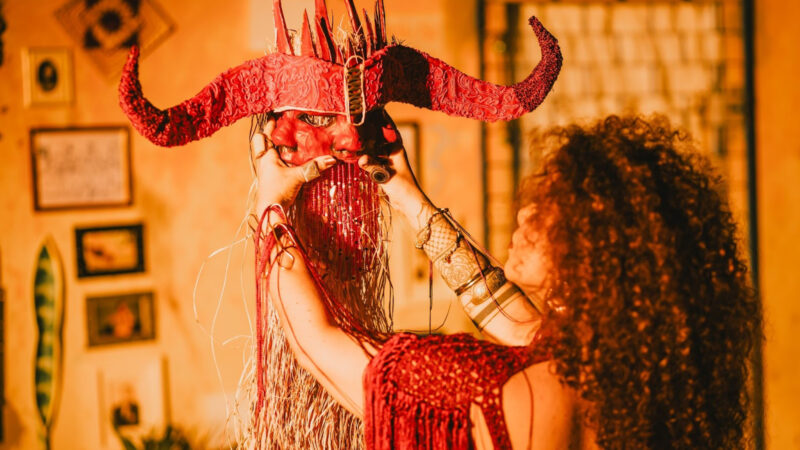 Entrevista: Táia, cantora e mutiartista