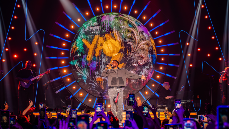 Yan grava DVD histórico com casa lotada em SP