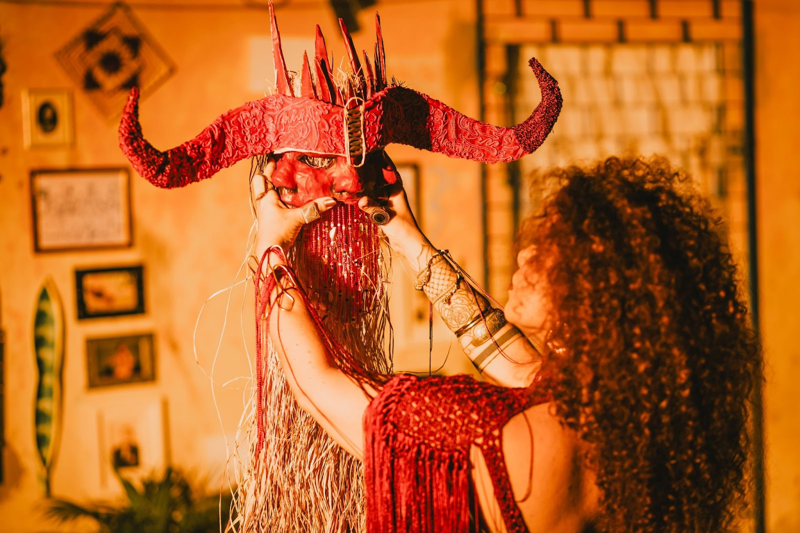 Entrevista: Táia, cantora e mutiartista