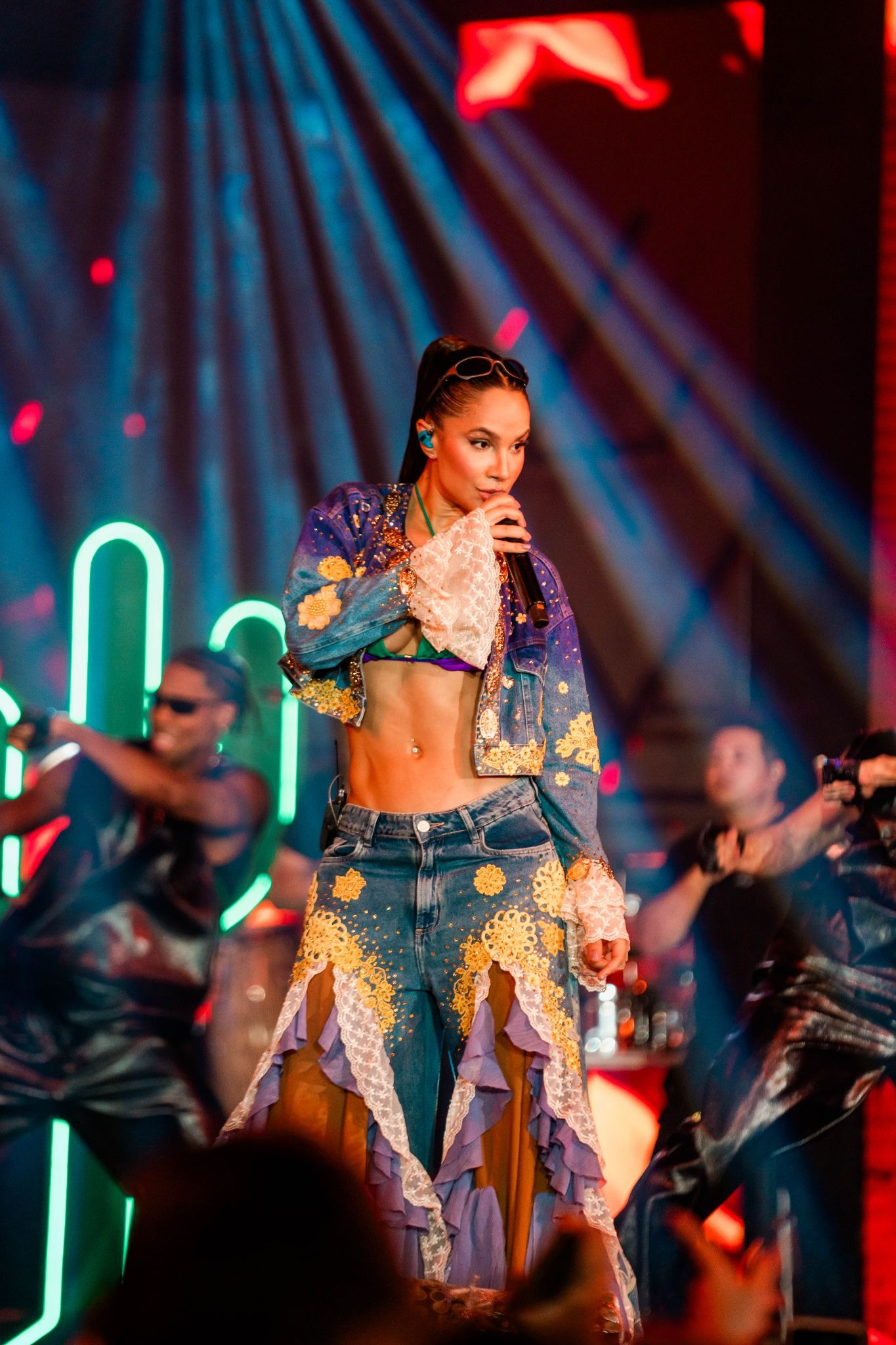 Michele Andrade reúne multidão e consagra gravação de “Michele no Sertão das Maravilhas”