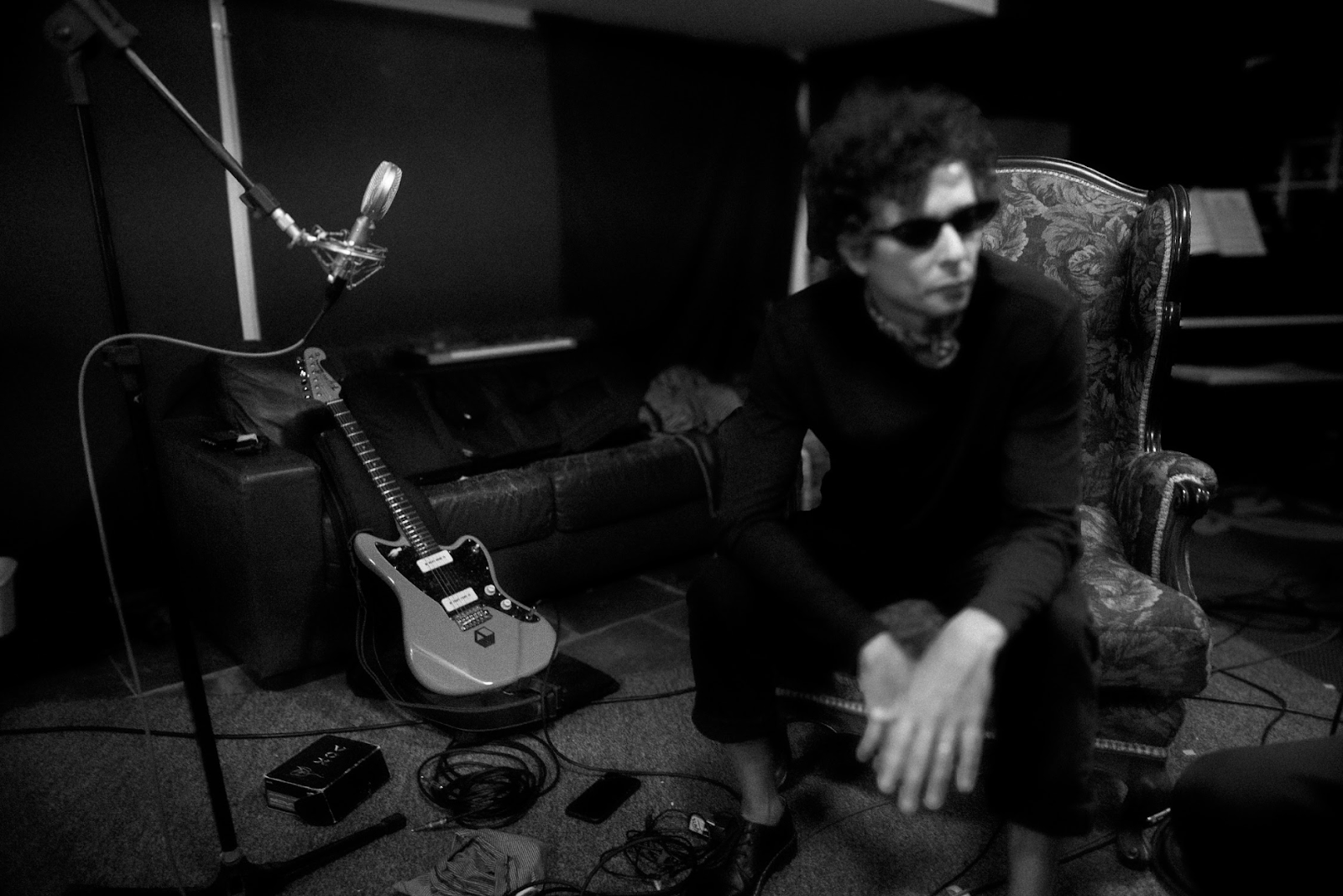 Entrevista: Juliano Gauche, cantor, compositor e instrumentista