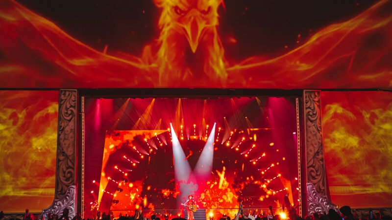 Paula Fernandes emociona com novo DVD