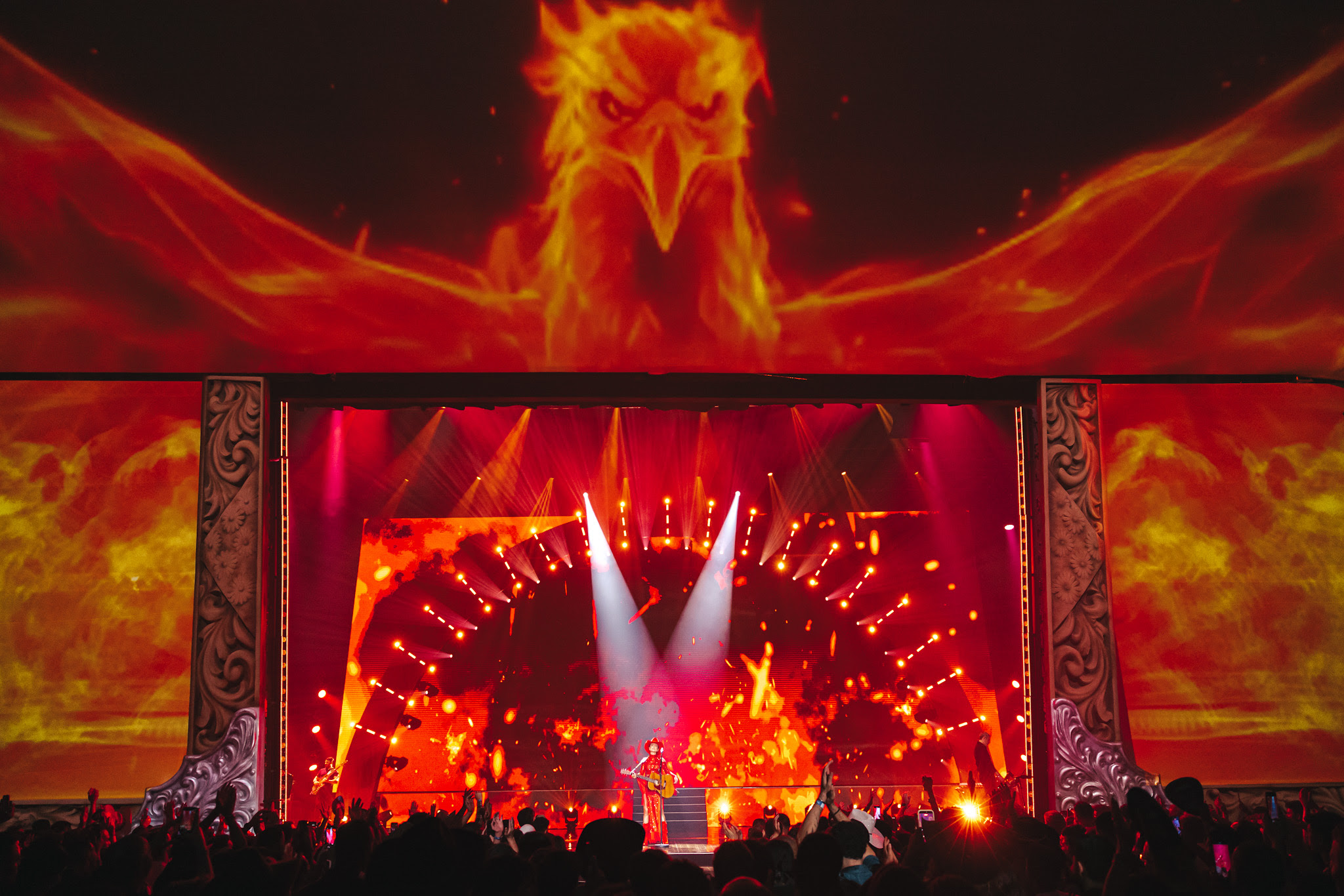 Paula Fernandes emociona com novo DVD