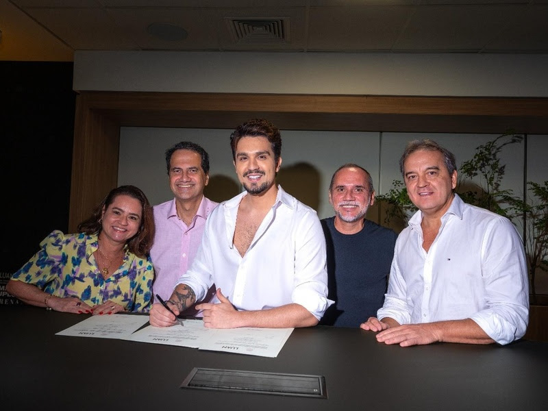 Luan Santana renova contrato com Sony Music