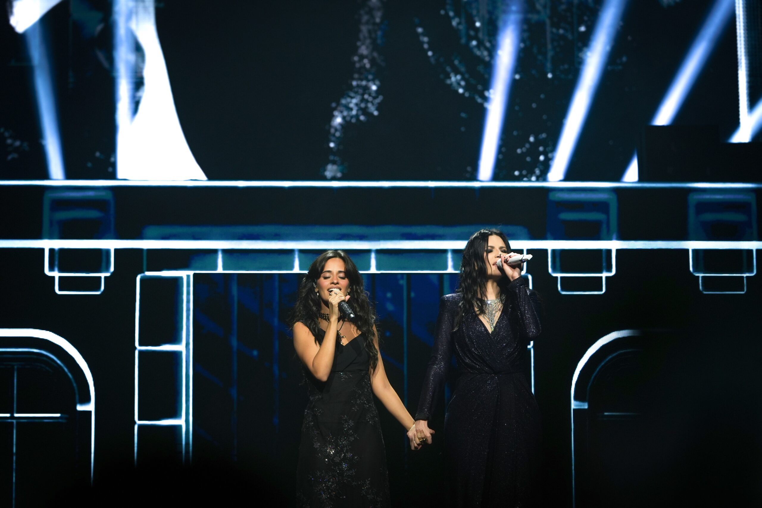 Laura Pausini celebra aniversário com show histórico