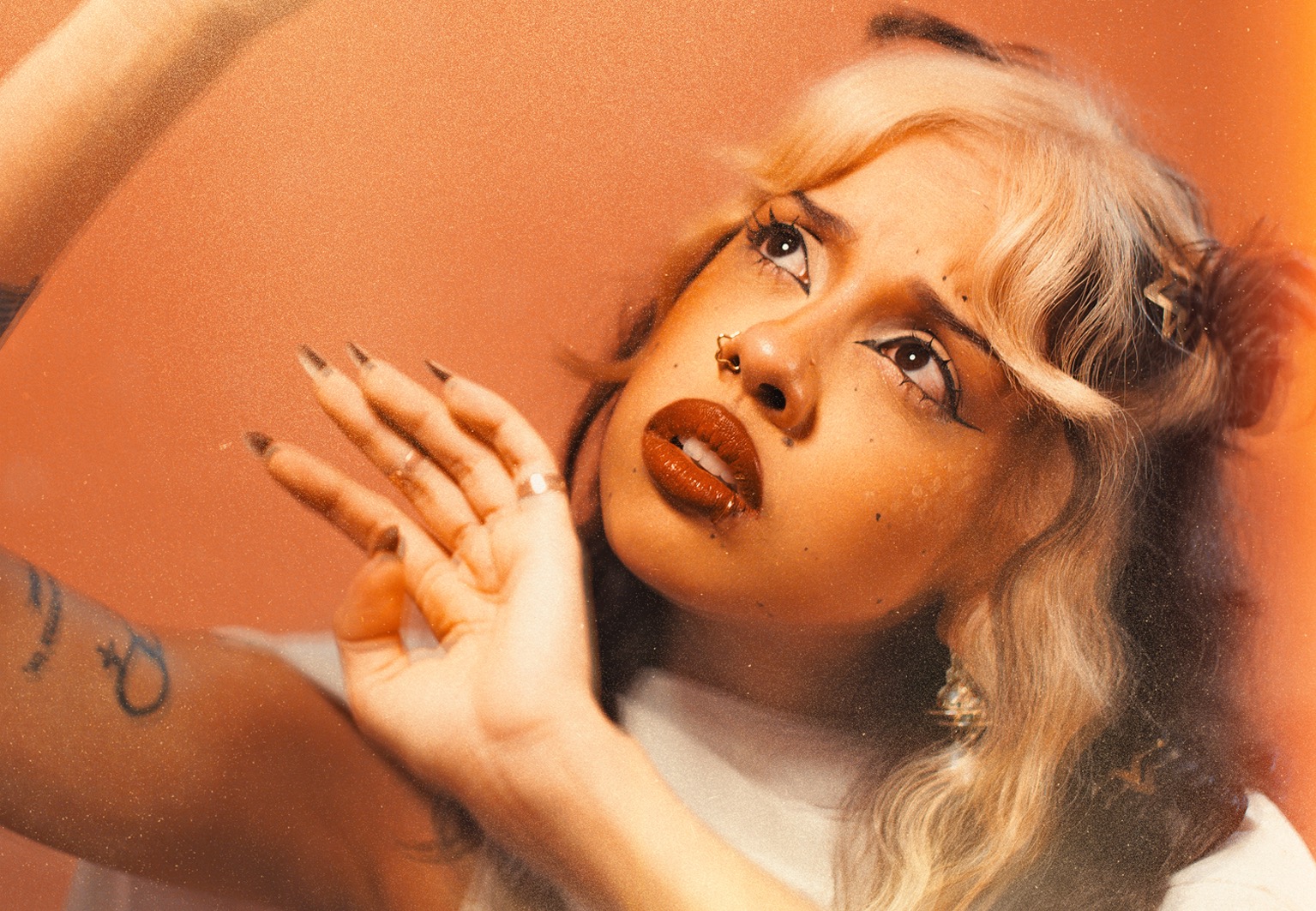 Breezia lança single sobre amor, luto e vazio