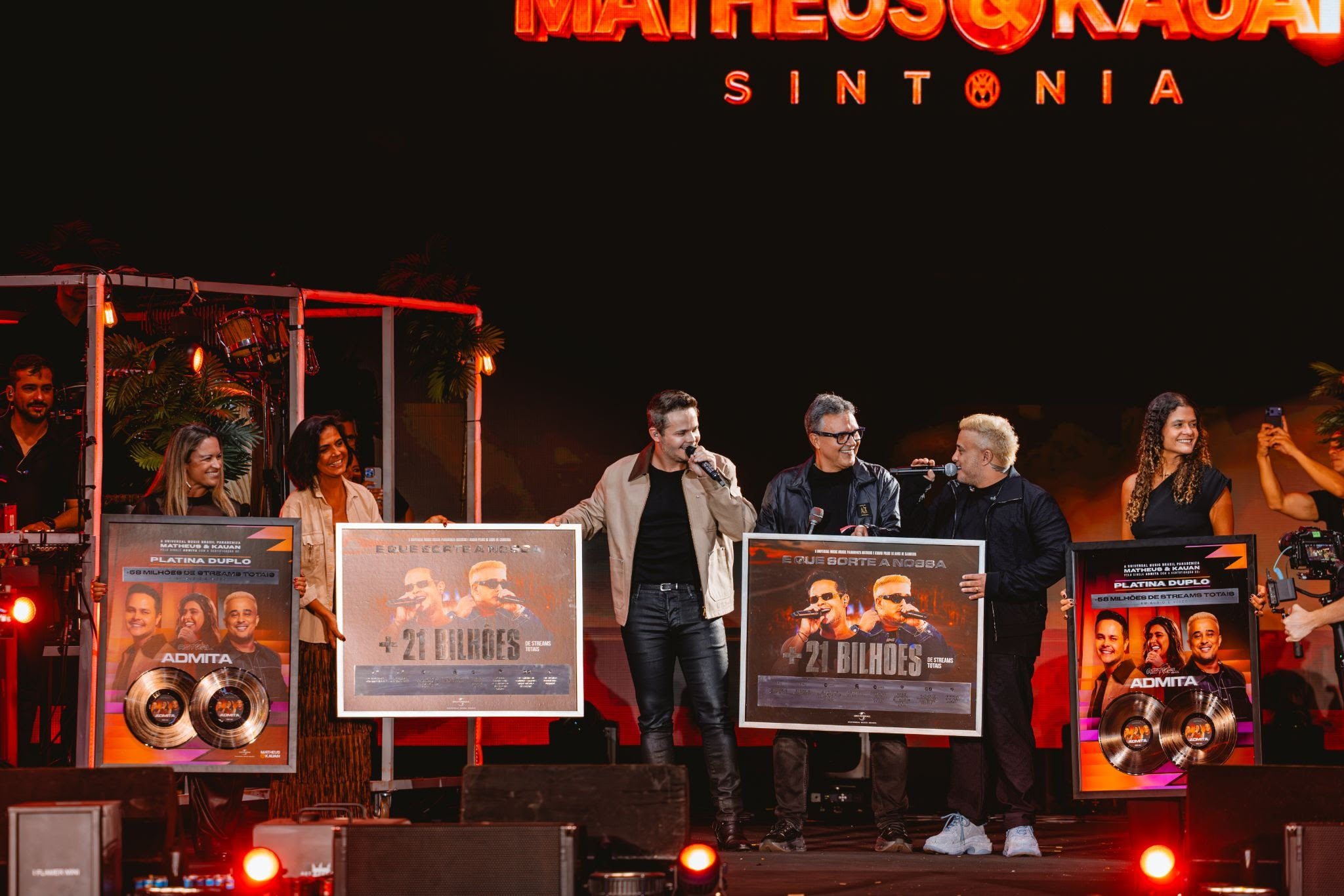 Matheus e Kauan celebram 21 bilhões de streams