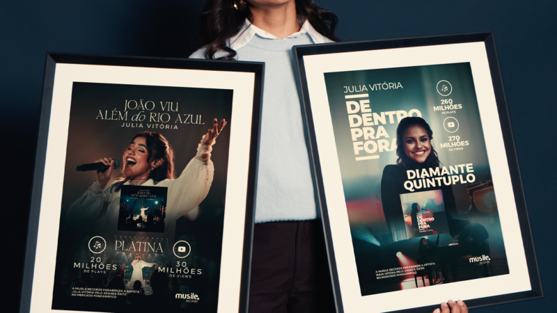 Julia Vitória recebe discos de Platina e Diamante