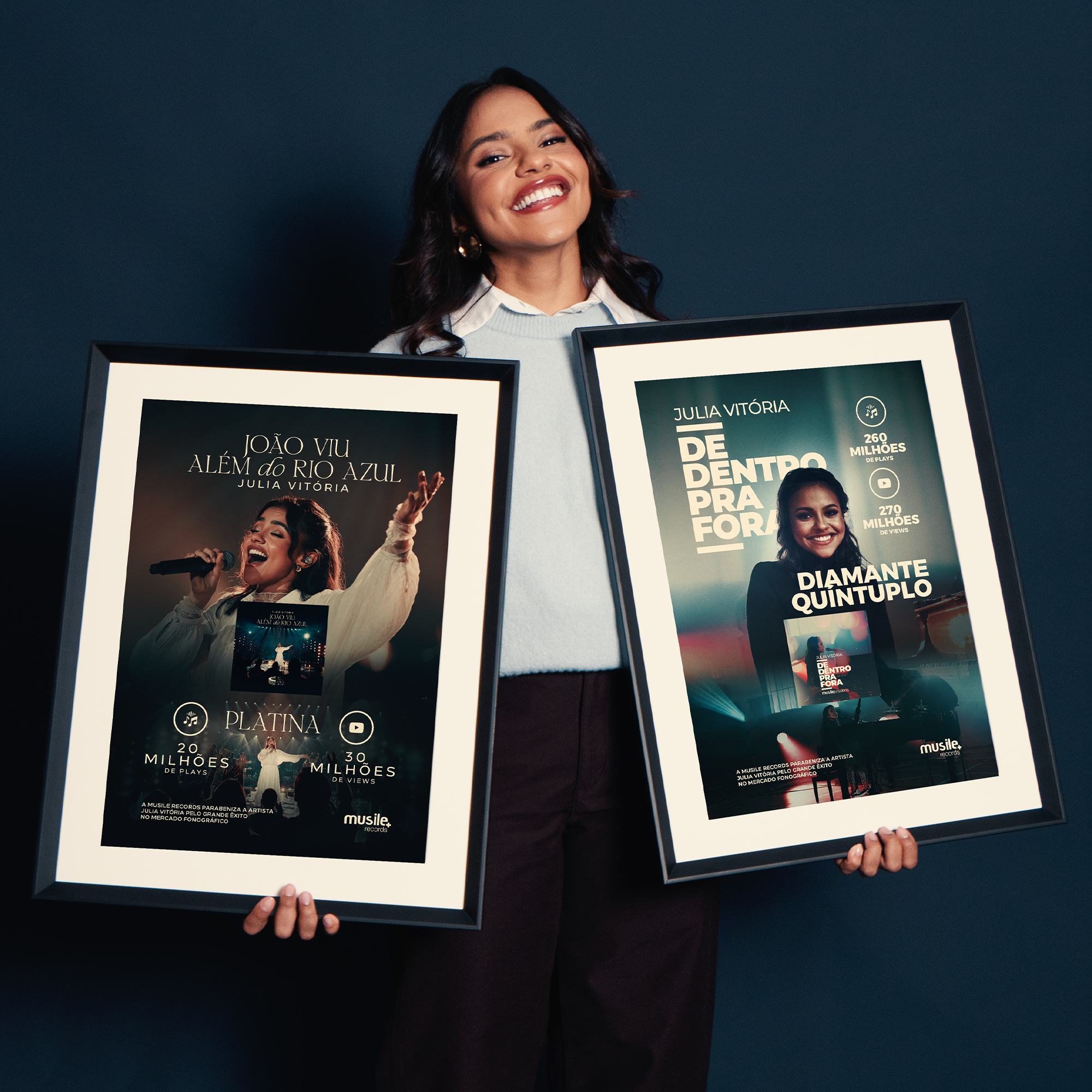 Julia Vitória recebe discos de Platina e Diamante