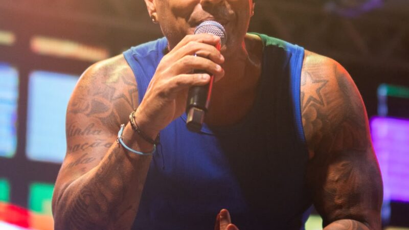 Os Sungas reúnem fãs em show nostálgico em Salvador