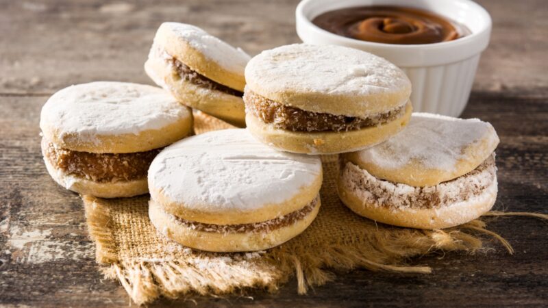 Alfajor de biscoito de leite maltado para as férias