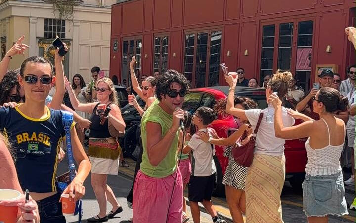 Lucas Pretti leva sonoridade brasileira às ruas de Paris durante a tradicional Fête de la Musique