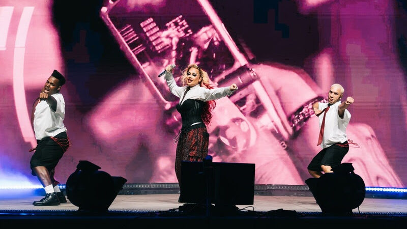 Gloria Groove encerra a Pride Toronto 2026