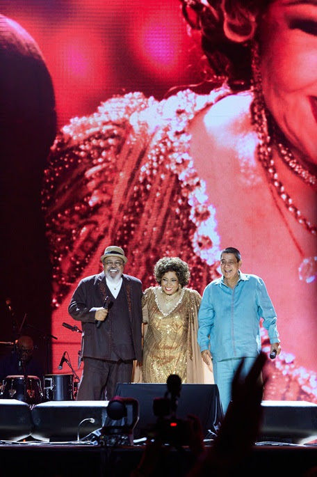 Zeca, Alcione e Aragão lotam Maracanã com samba
