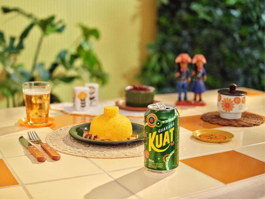 Kuat celebra tradições brasileiras em nova campanha