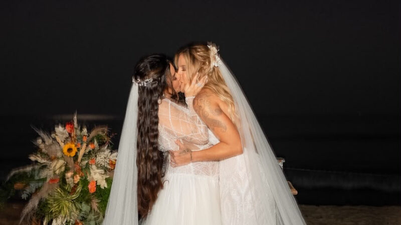 Lauana Prado e Tati Dias oficializam união em Ubatuba