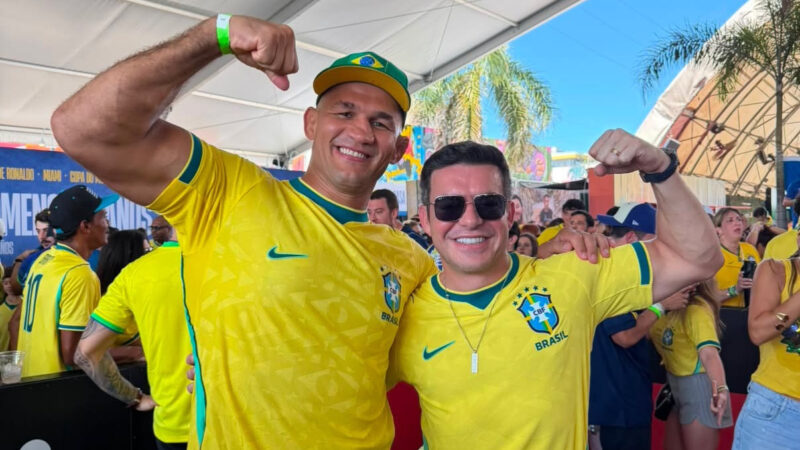 Belutti acompanha vitória do Brasil na Casa Rede Ronaldo