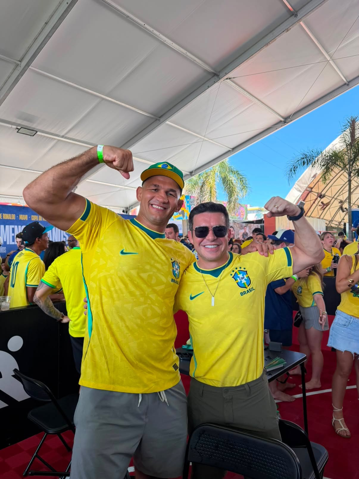 Belutti acompanha vitória do Brasil na Casa Rede Ronaldo