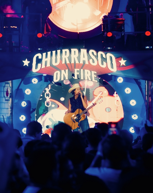 Churrasco On Fire recebe Angie K em show no interior de SP