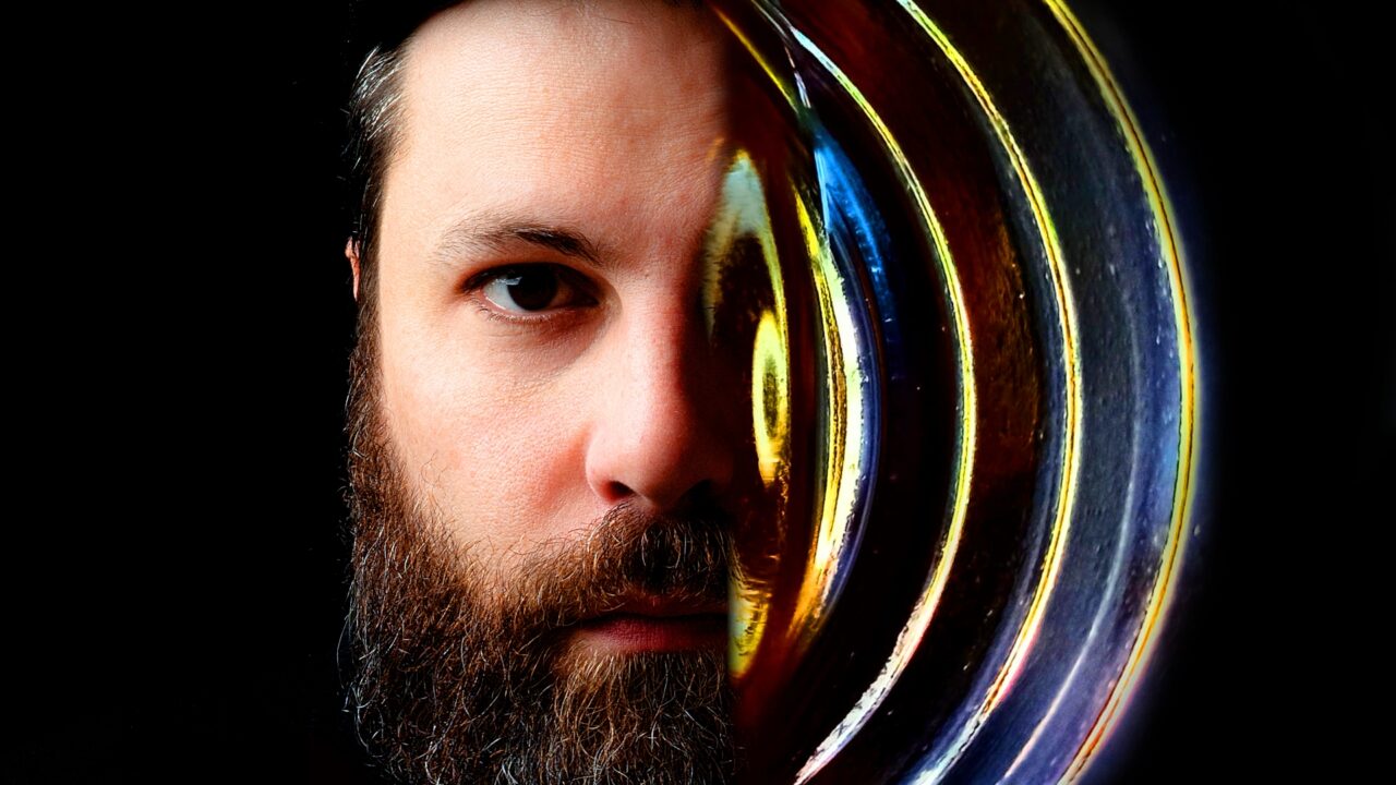 Entrevista: Carlito Mazzoni, cantor, compositor e instrumentista