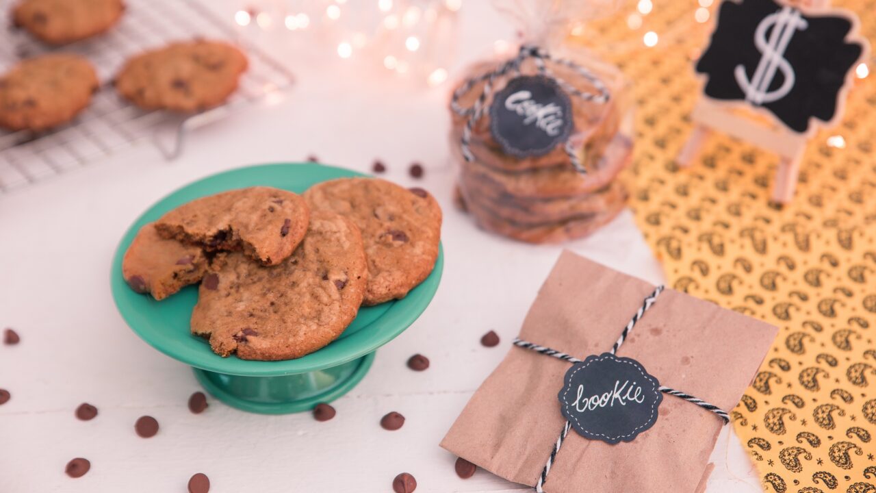 Receita de cookies com gotas de chocolate para férias e renda extra