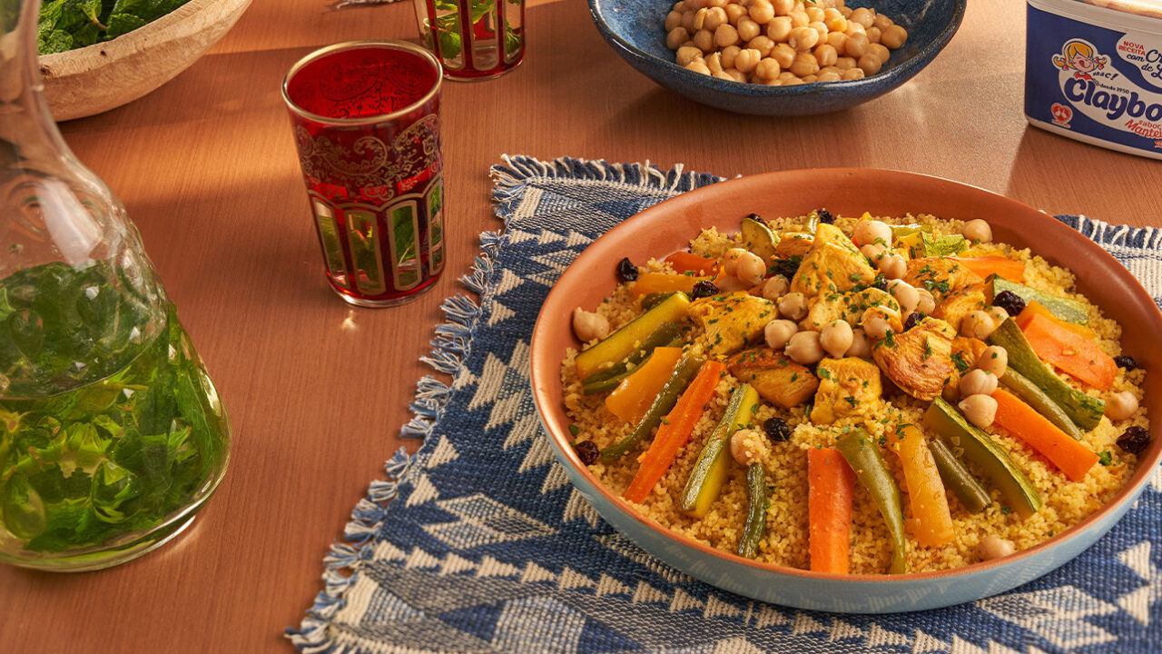 Receita de cuscuz marroquino de legumes e frango em 40 minutos