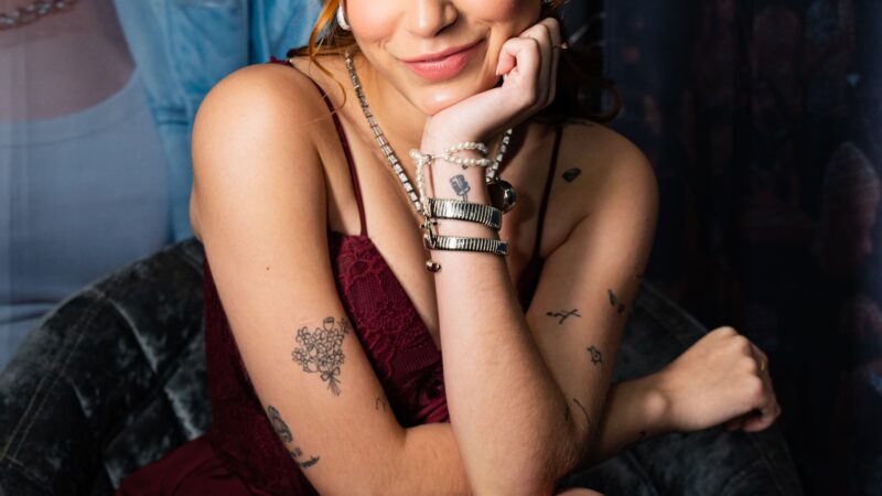 Marília Tavares vive nova fase na Warner Music