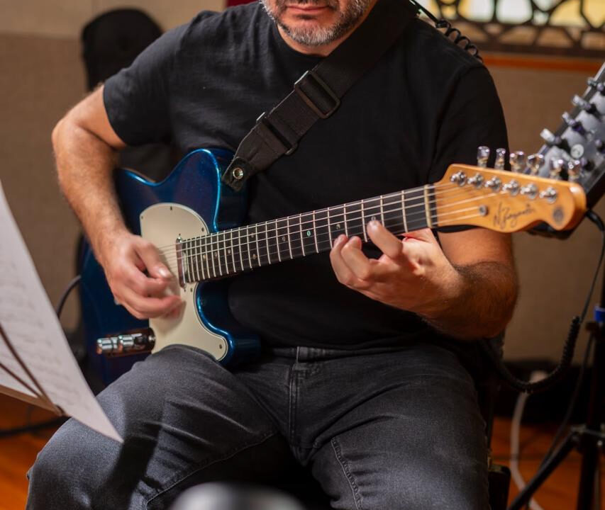 Entrevista: Daniel Oliva, guitarrista, violonista, compositor e educador