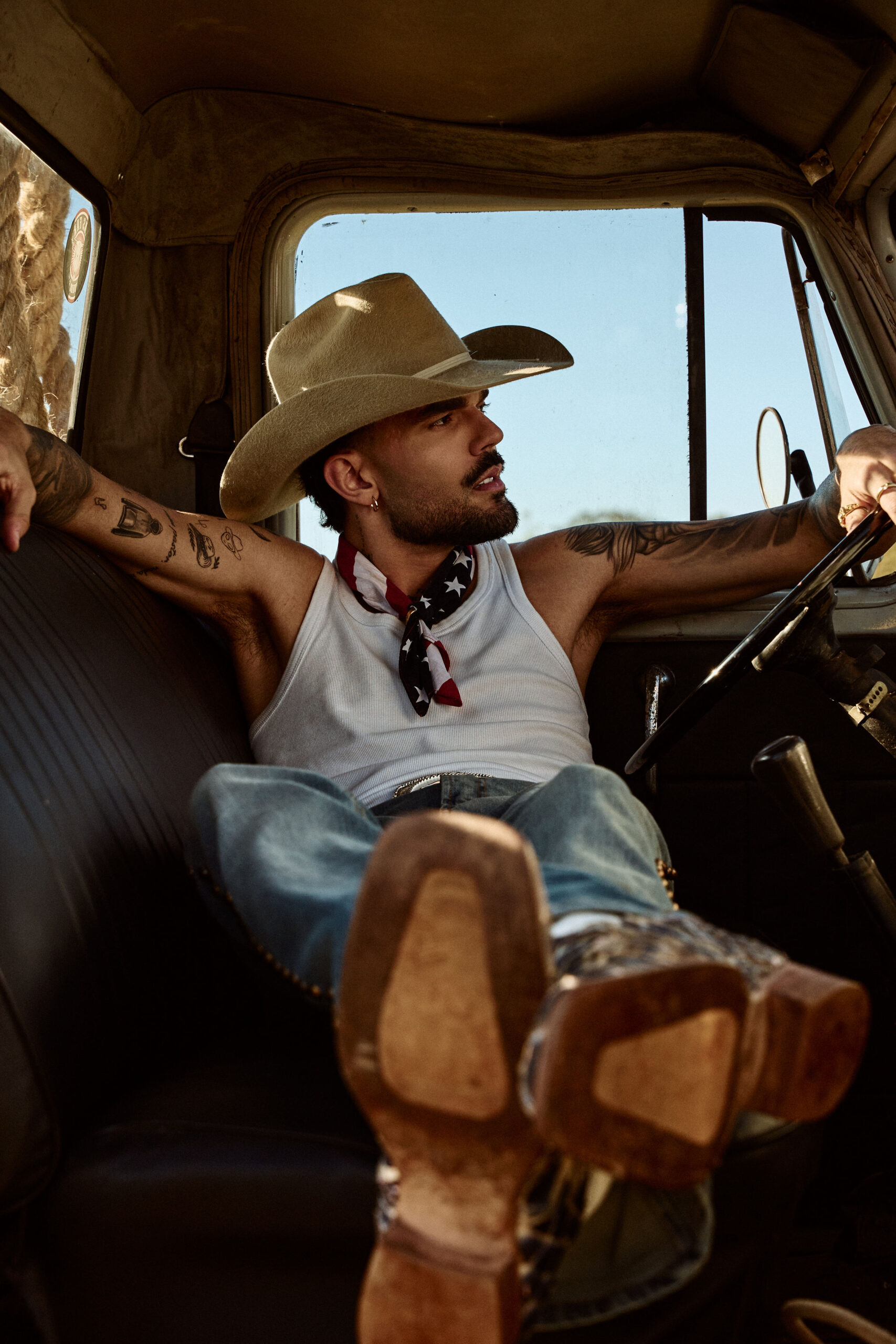 Luan Pereira lança álbum “Off Road” com estética country