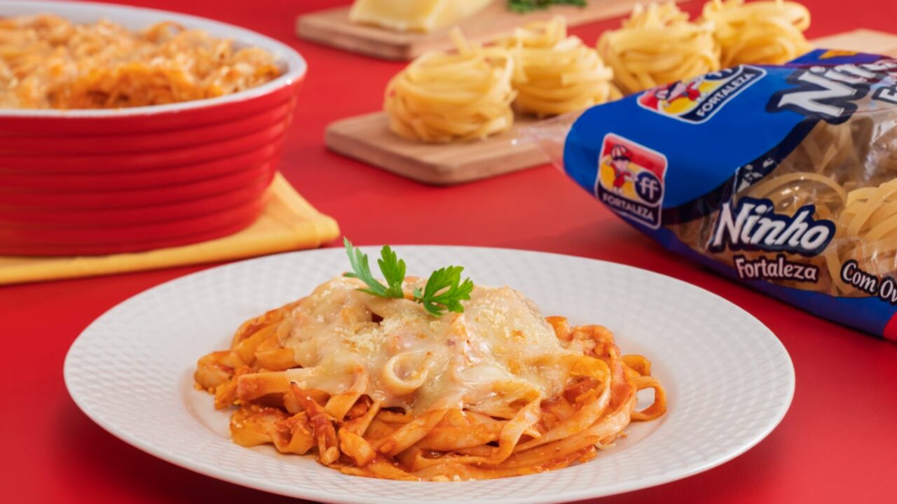 Macarrão Ninho com Frango Gratinado para o almoço de domingo