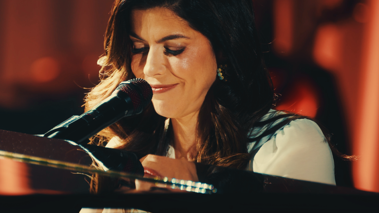 Rachel Novaes celebra 25 anos de carreira com a família