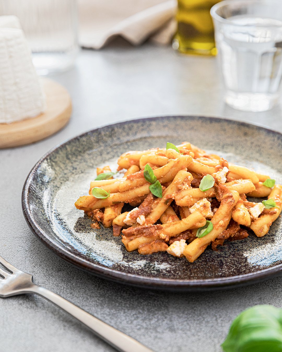Casarecce com salame picante e açafrão: aprenda receita italiana