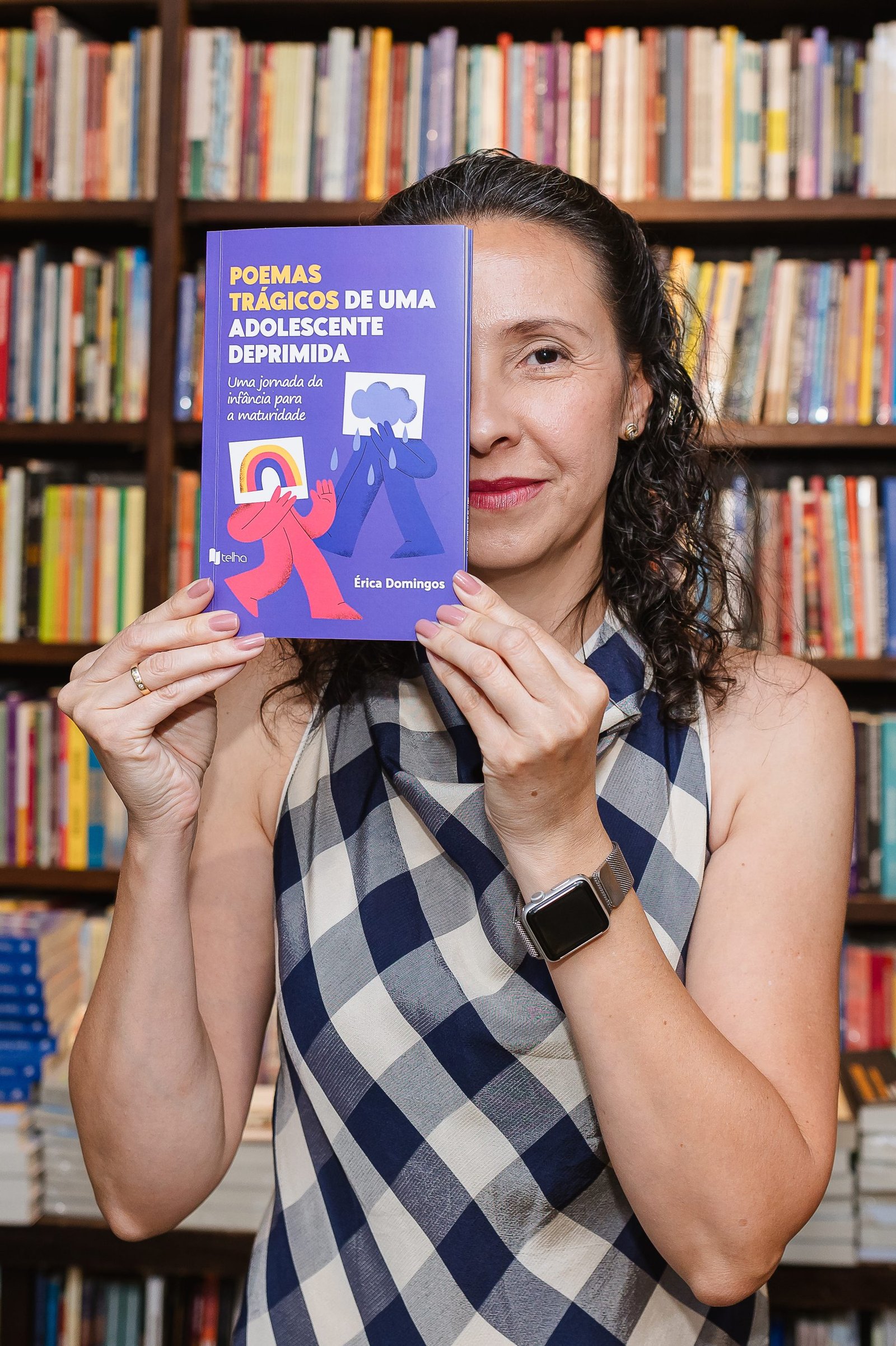 Érica Domingos lança livro sobre adolescência e emoções