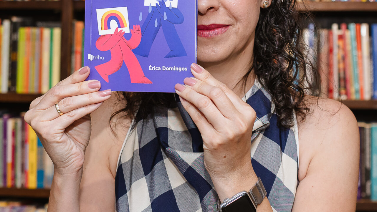 Érica Domingos lança livro sobre adolescência e saúde emocional