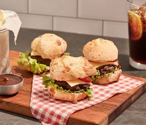 Dia do Pão de Queijo tem receita de hambúrguer