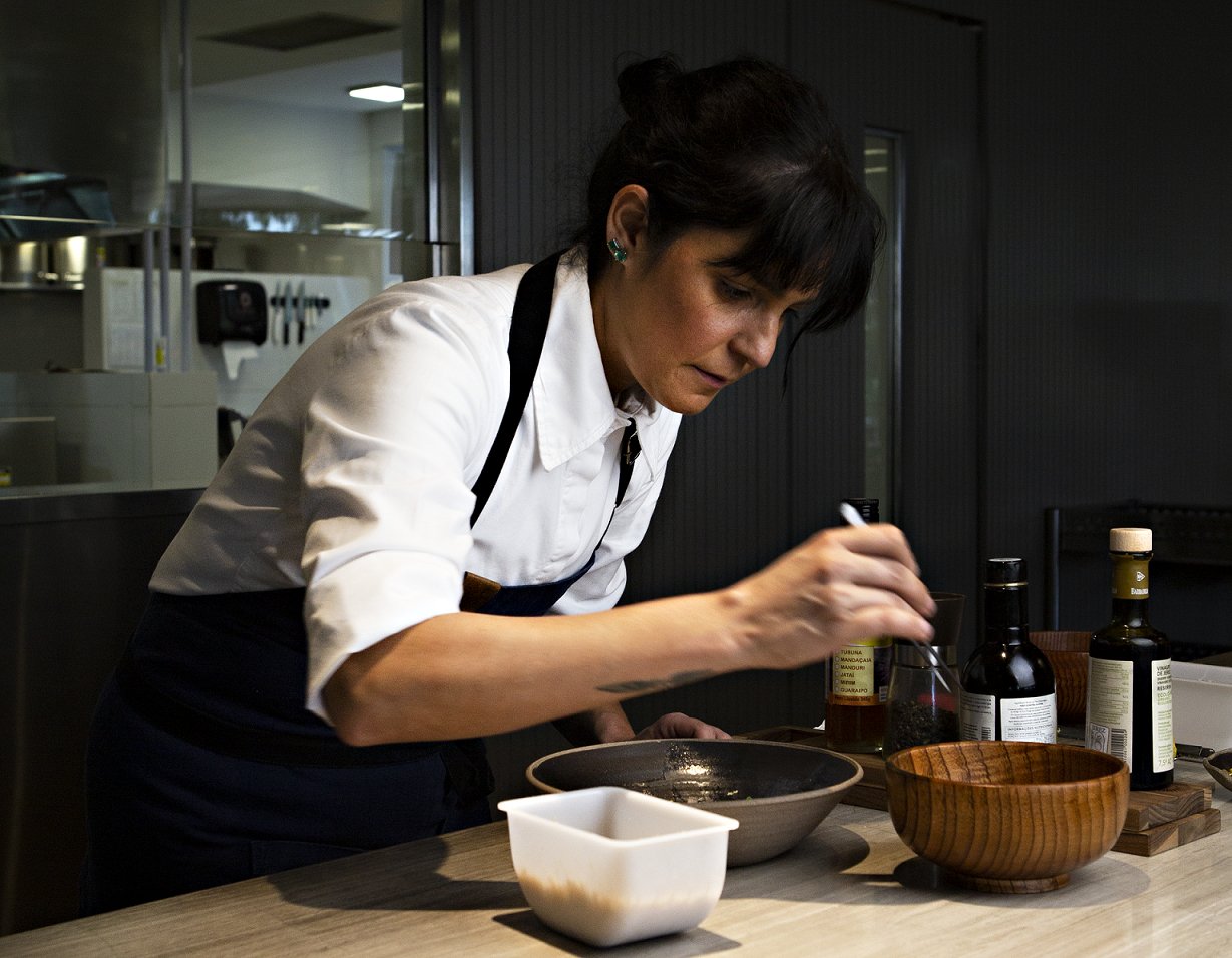 Alta gastronomia pode ajudar a preservar biodiversidade, diz Manu Buffara